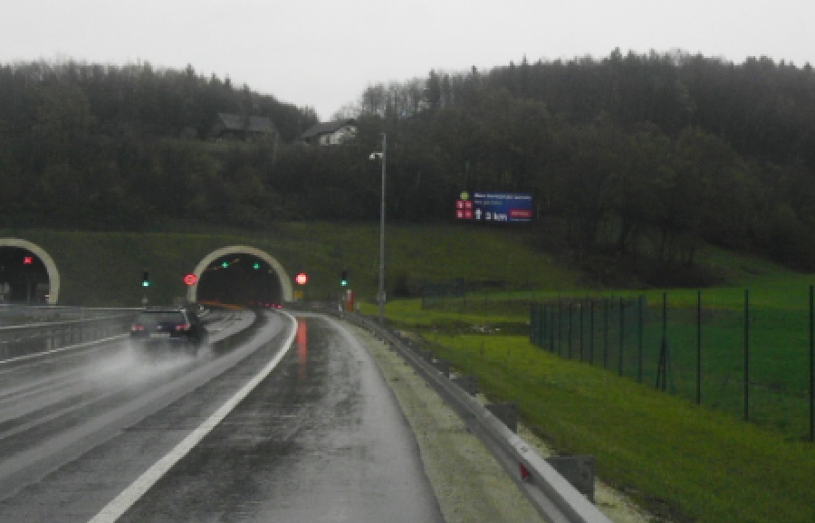 Megaboardi in gigaboardi ob AC lahko povečajo vidnost vaše blagovne znamke
